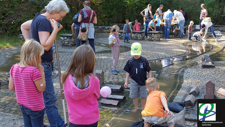 Sehr beliebt an heißen Sommer-Sonntagen: die Wasserspiele des NAZKA“ © NAZKA 